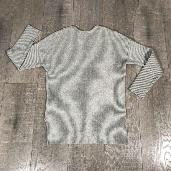 Abercrombie & Fitch Women’s V-Neck Rib Sweater Size XS - Picture 2 of 4